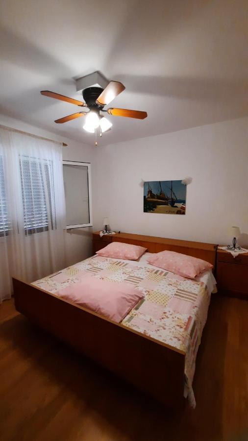 Apartment Pinoapplosinj Veli Losinj Exterior photo