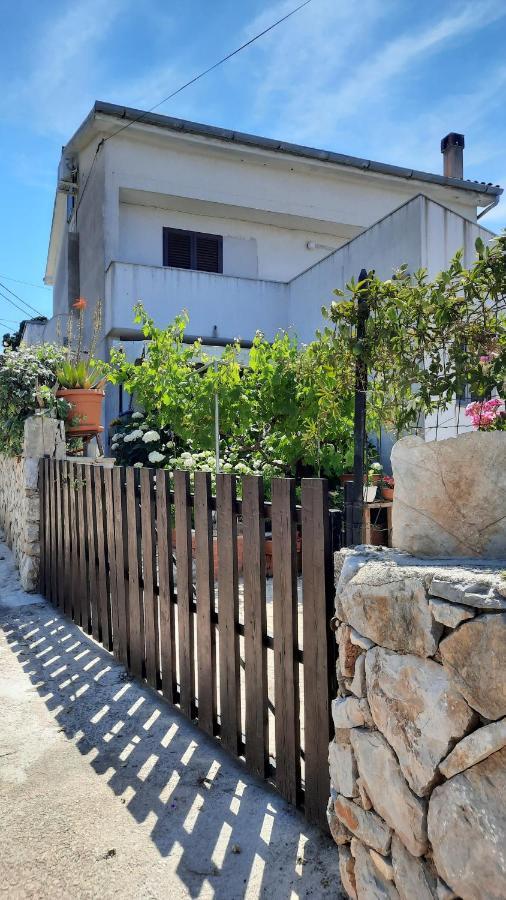Apartment Pinoapplosinj Veli Losinj Exterior photo